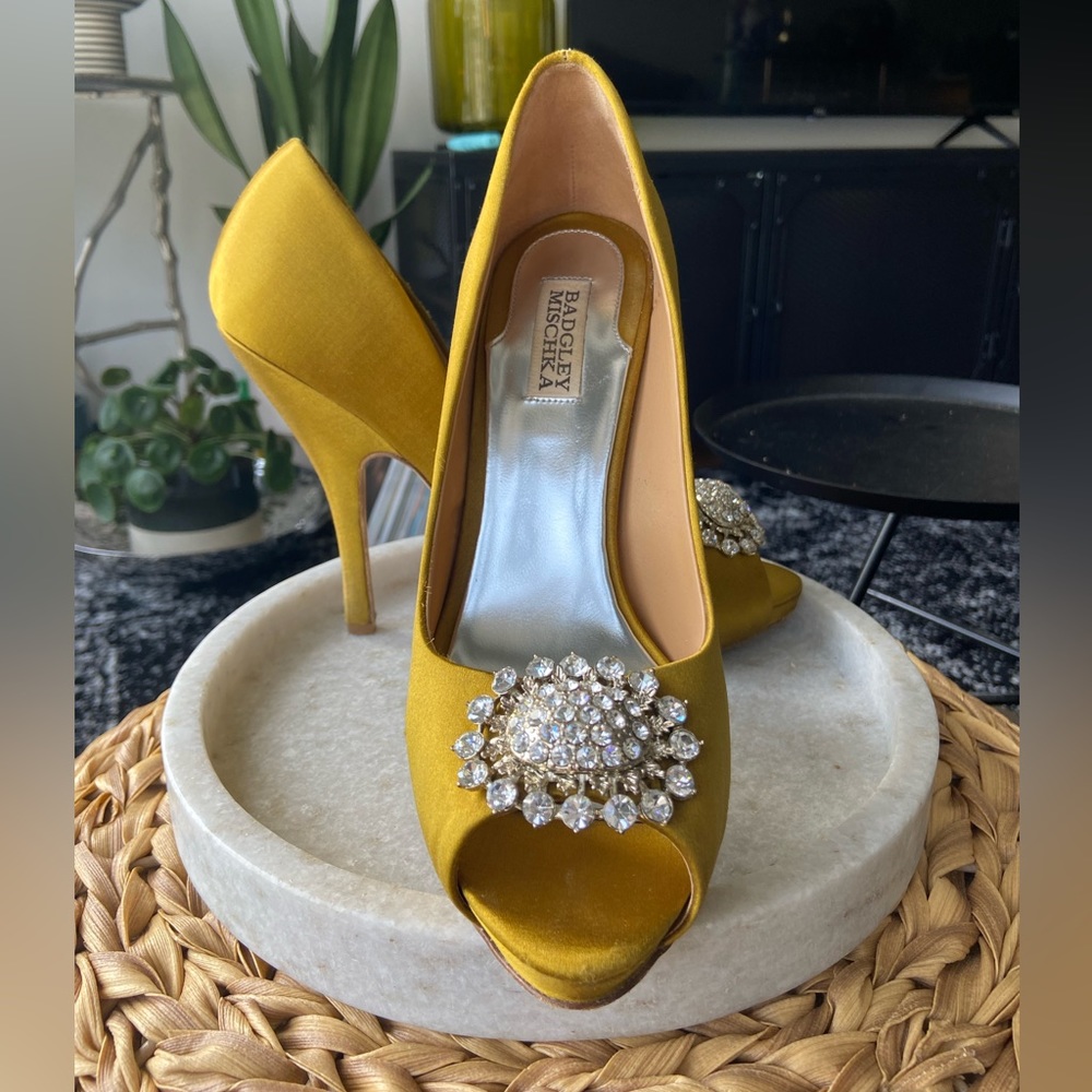 Badgley Mischka gold satin peep-toe pumps